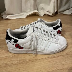 Adidas x Hello Kitty Superstar
Shoes White US men’s Size 10.5
GW7168 rare HTF